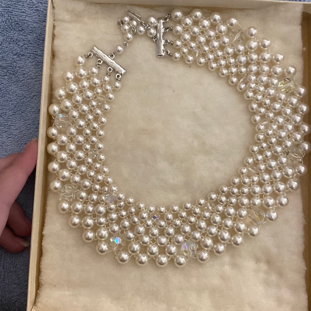 Pearl choker necklace